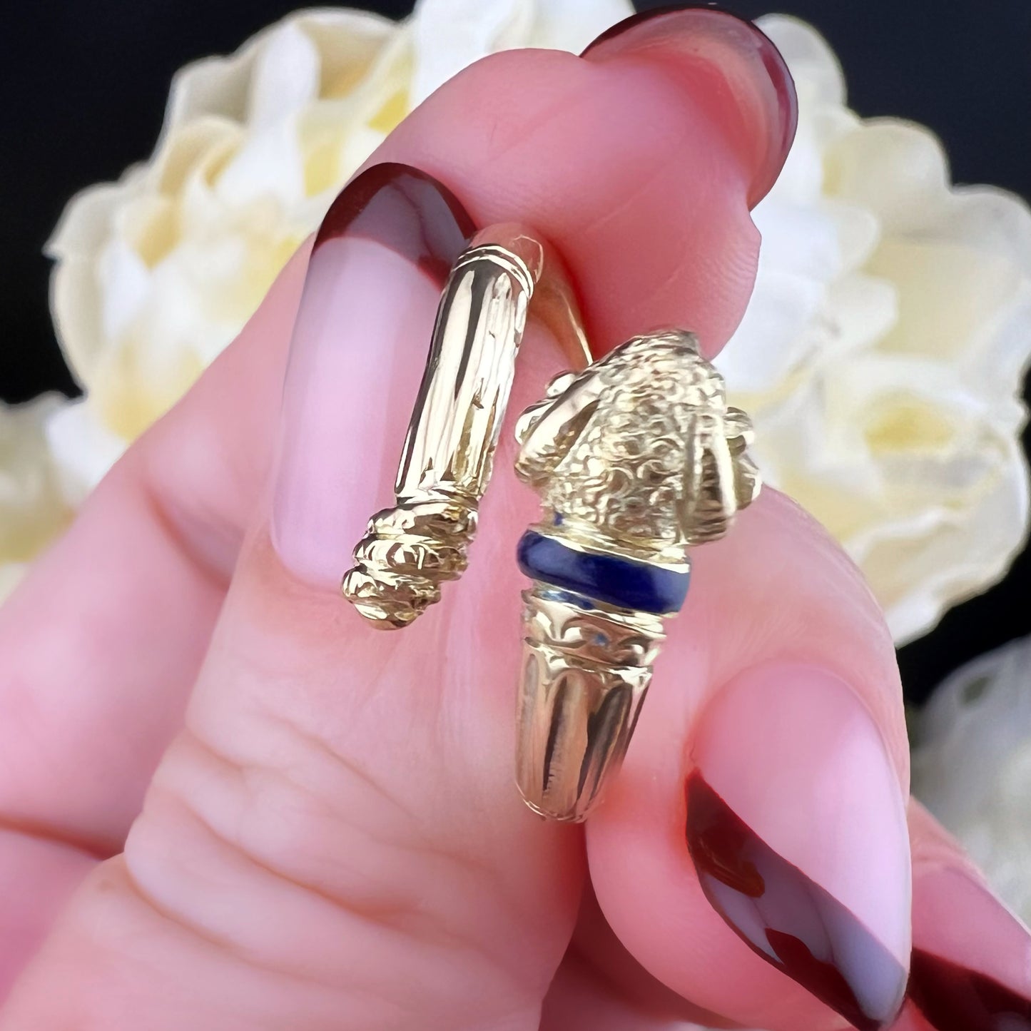 Anello vintage “animalier” in oro 18 k e smalto blu
