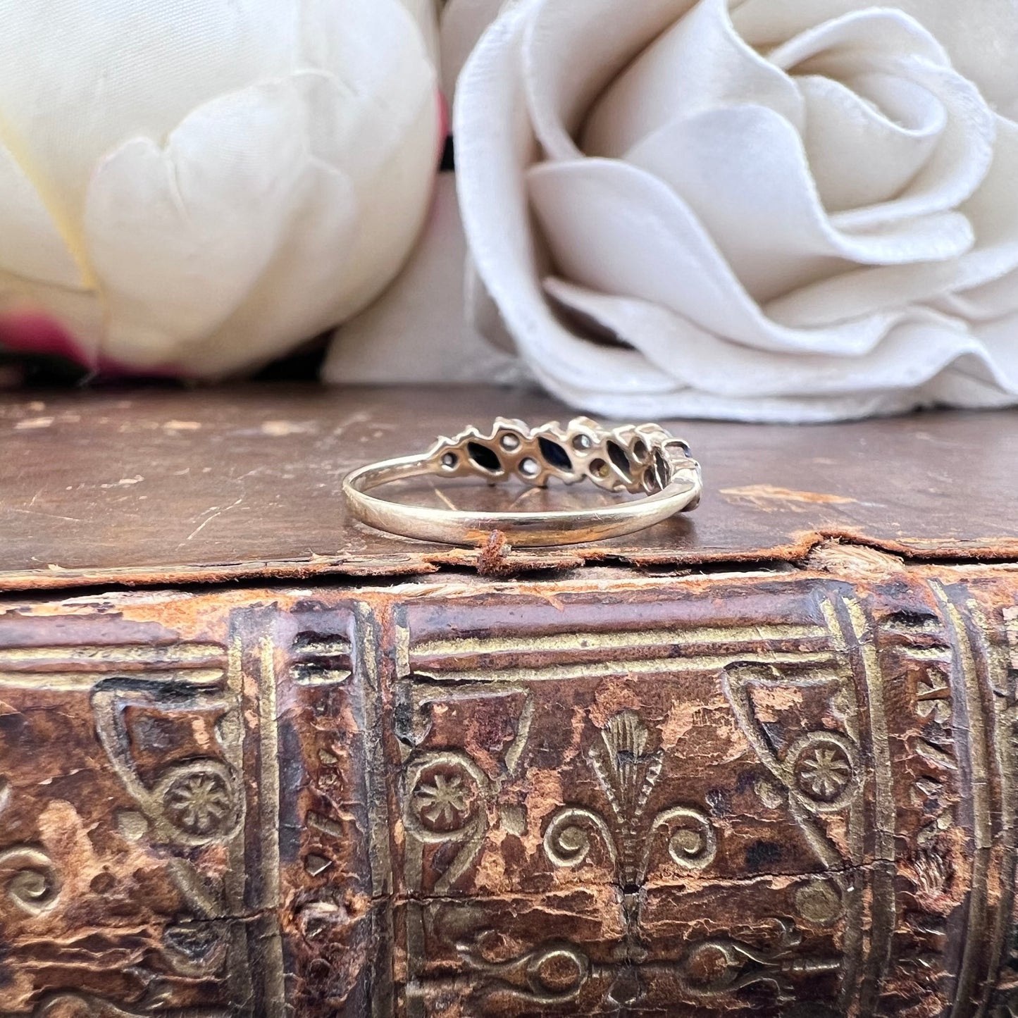 Anello vintage fede con zaffiri marquise e cristalli – Birmingham 1987