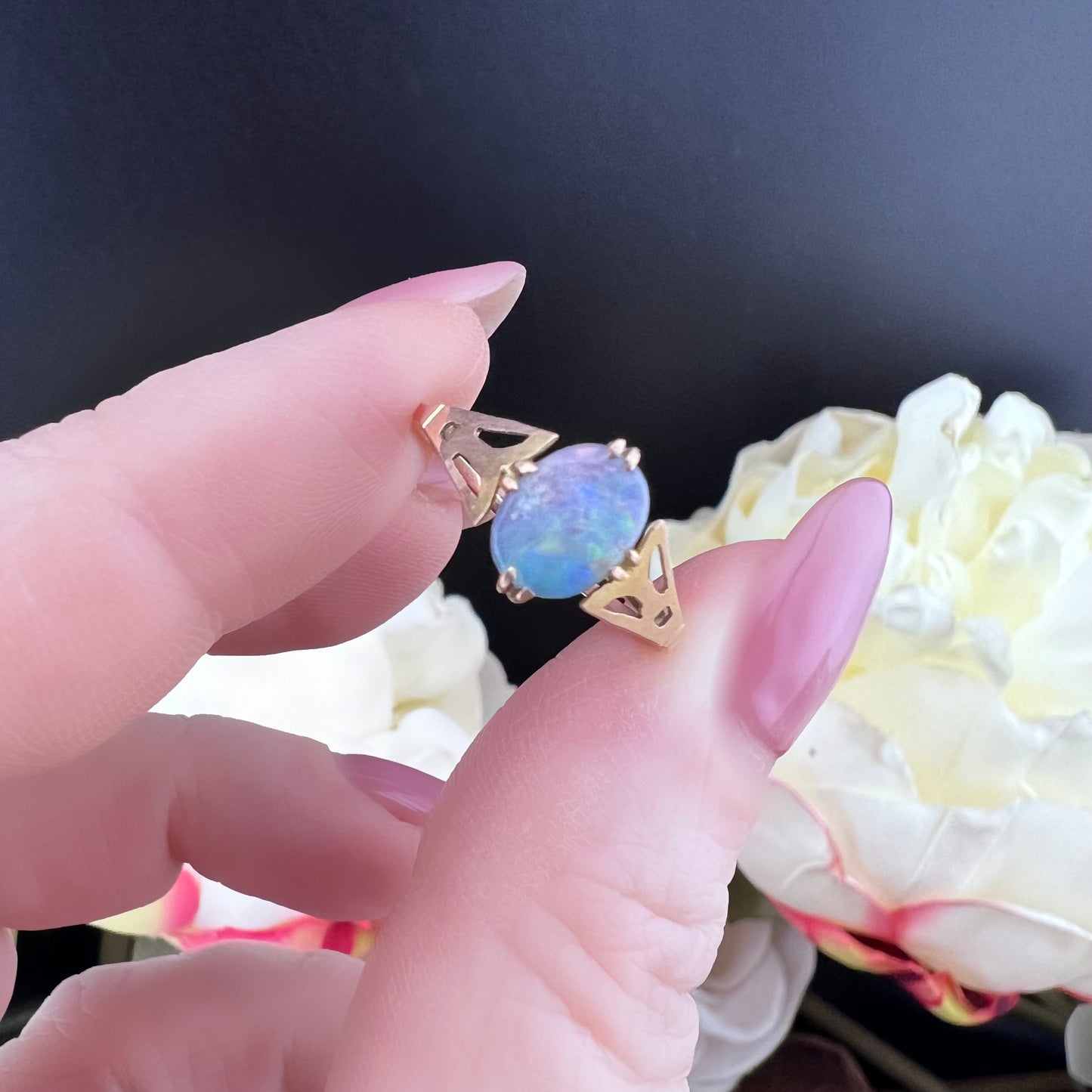 Ring with opal