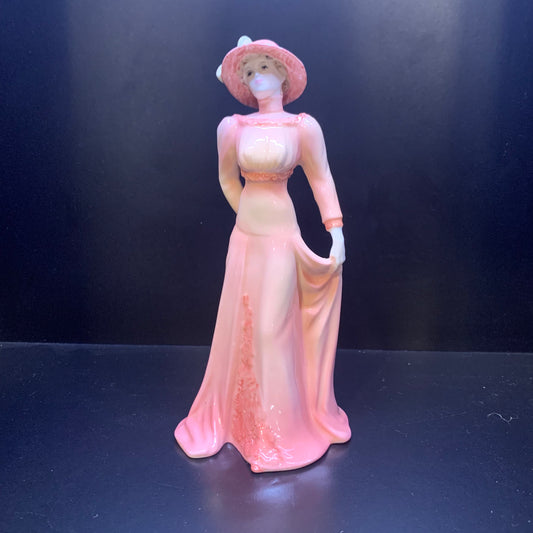 Statuina vintage in porcellana della Coalport “Chantilly Lace”