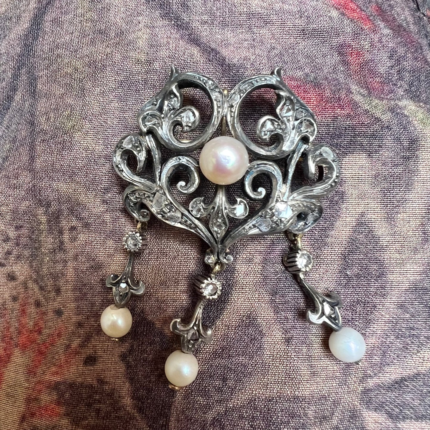 Brooch/pendant in gold, diamonds and pearls