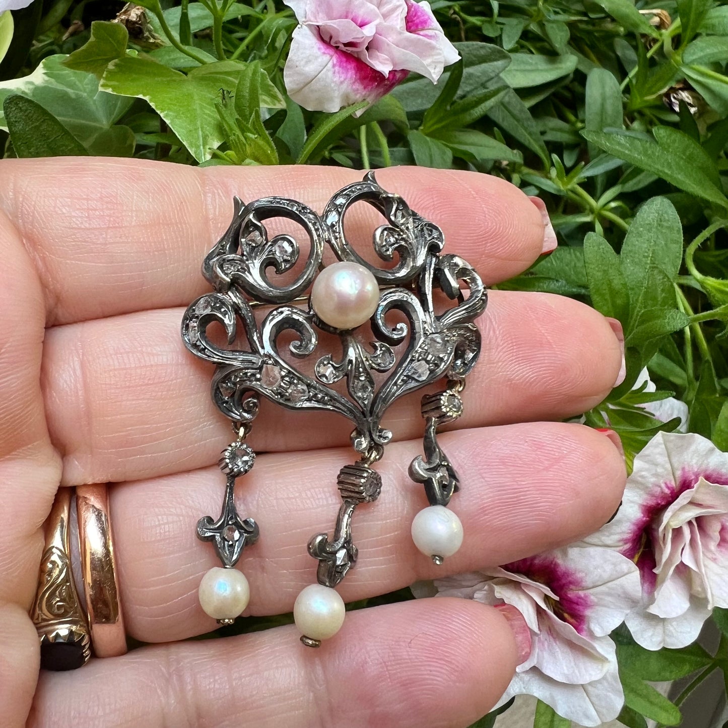 Brooch/pendant in gold, diamonds and pearls