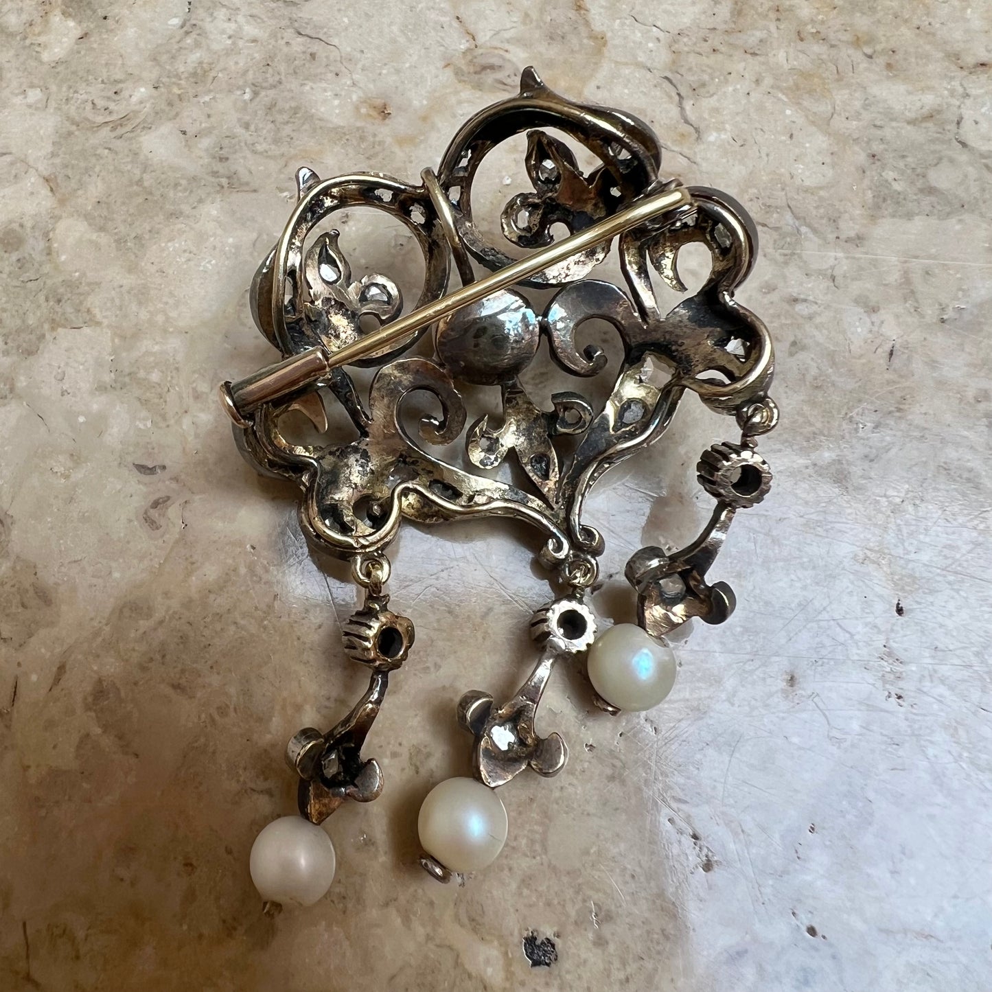 Brooch/pendant in gold, diamonds and pearls