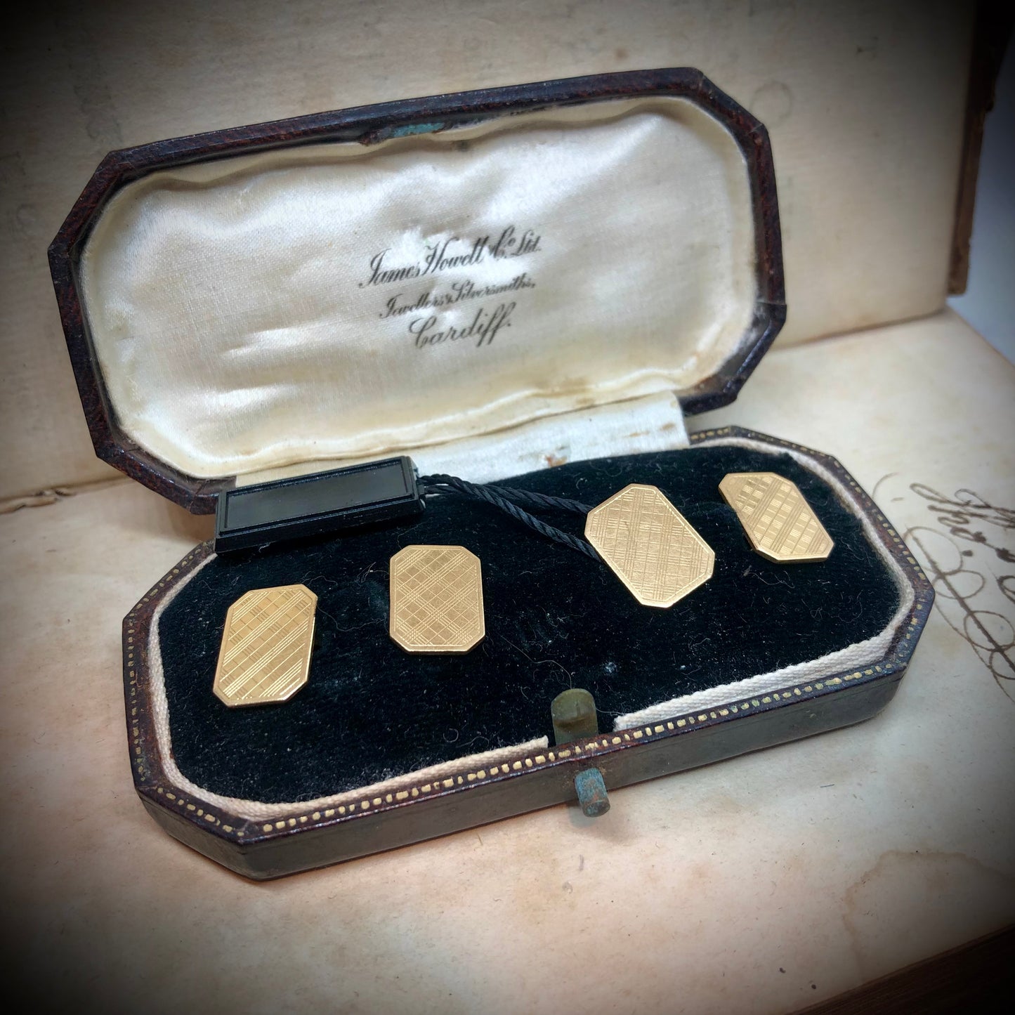 18k yellow gold cufflinks made from 1 AR