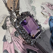 Carica l&#39;immagine nel visualizzatore di Gallery, Pendente vintage con ametista da 25 carati e diamanti su oro bianco 18 carati
