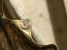 Carica l&#39;immagine nel visualizzatore di Gallery, Raro set di cucchiaini da te in argento dorato con pinzetta da zucchero, colino da teiera e dosatore nella scatola originale. Parigi 1838-1880
