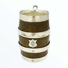 Carica l&#39;immagine nel visualizzatore di Gallery, Antico boccale “barrel mug” in quercia e Sheffield plate
