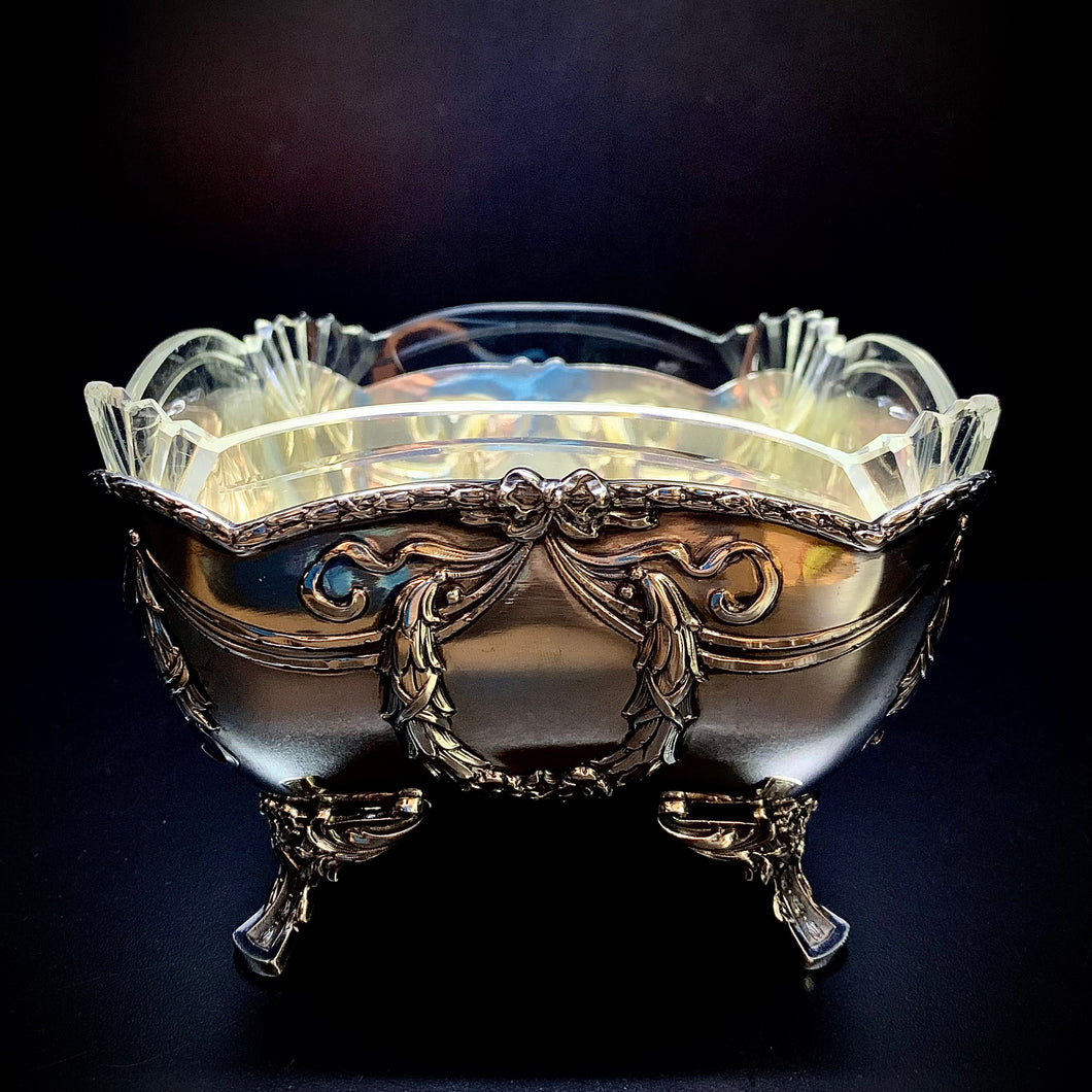 Centro tavola in argento sbalzato a mano e cristallo molato impero austroungarico 1866-1922