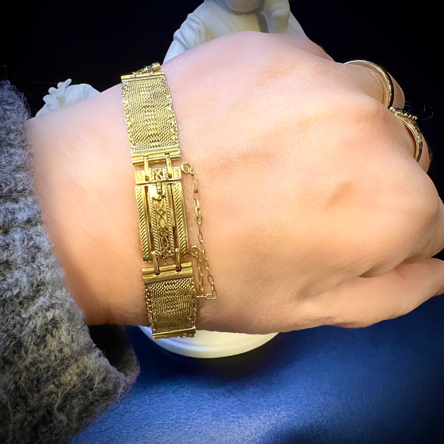 Armband aus dem frühen 20. Jahrhundert mit 18-karätigen Goldplatten