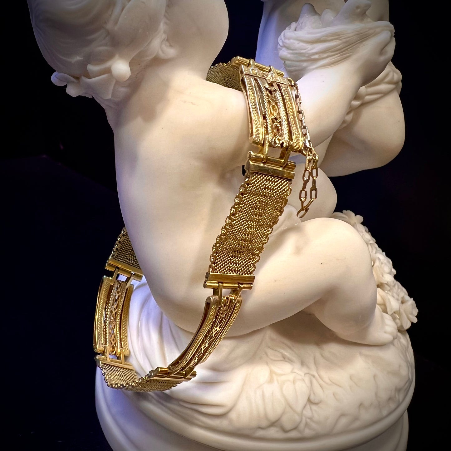 Armband aus dem frühen 20. Jahrhundert mit 18-karätigen Goldplatten