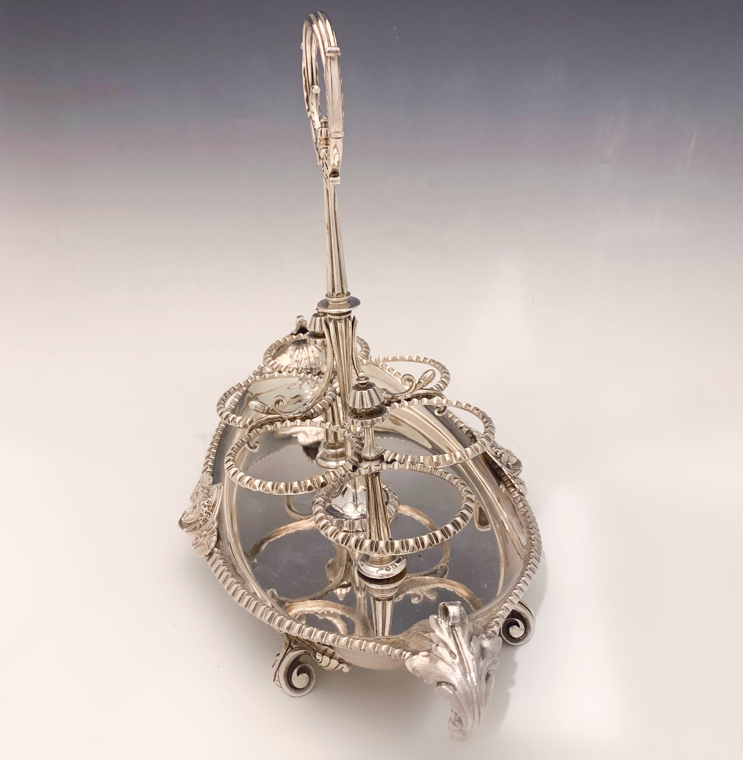 Importante oliera in argento disegnata e realizzata da Frederick Elkington a Londra nel 1854