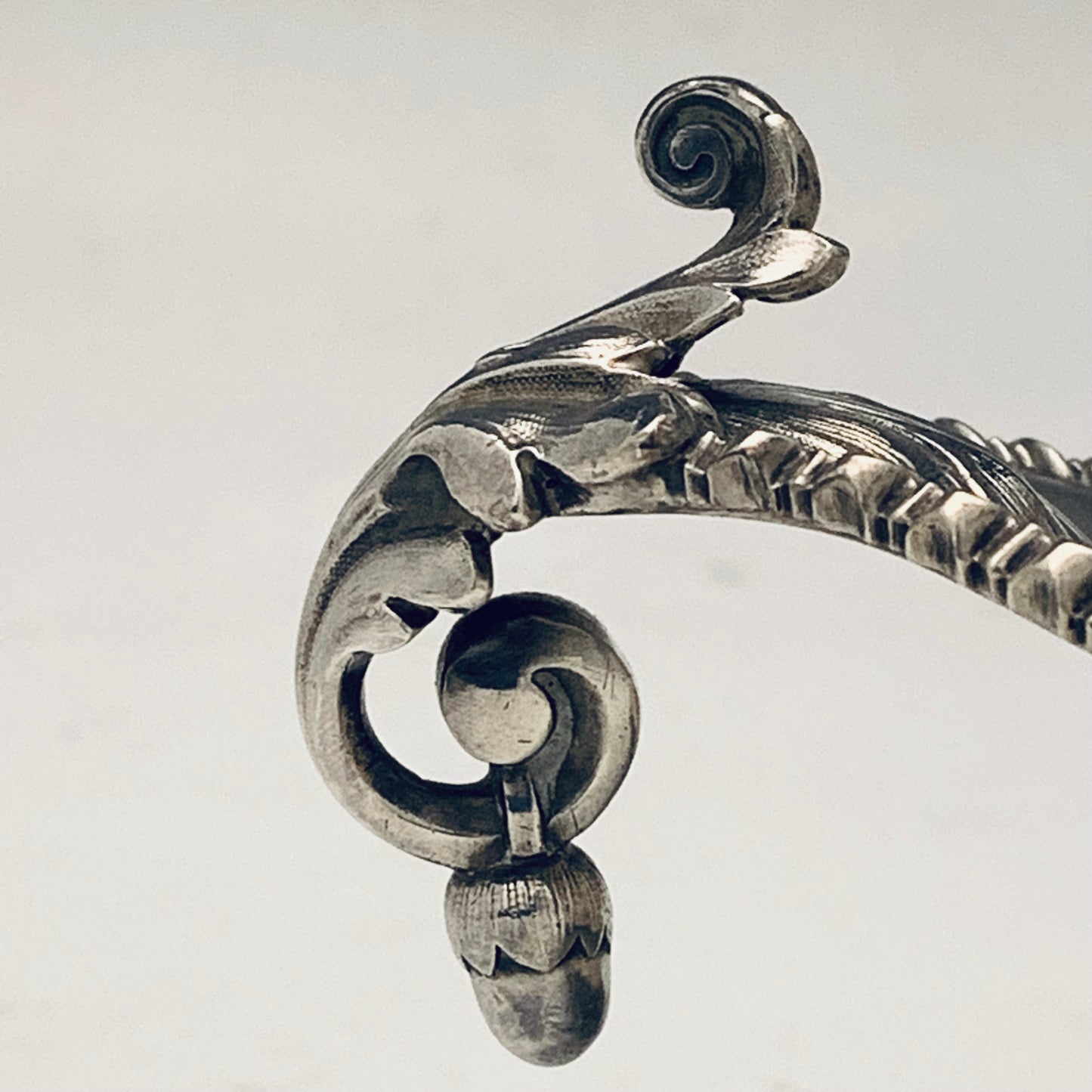 Importante oliera in argento disegnata e realizzata da Frederick Elkington a Londra nel 1854