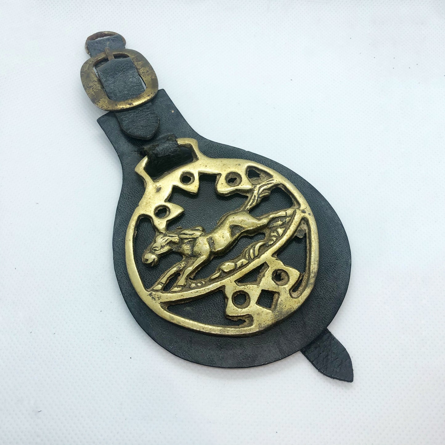 Vintage-Paradegeschirr aus Messing zu Ehren des Arbeitspferdes