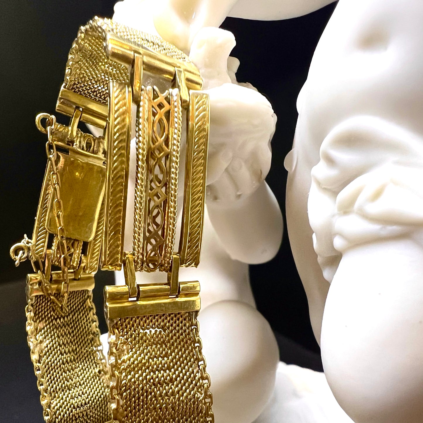 Armband aus dem frühen 20. Jahrhundert mit 18-karätigen Goldplatten