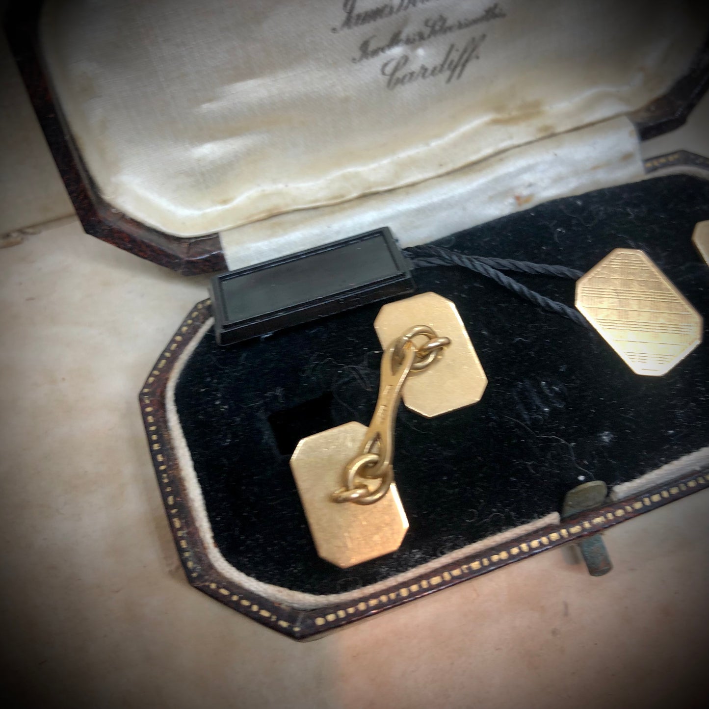 18k yellow gold cufflinks made from 1 AR