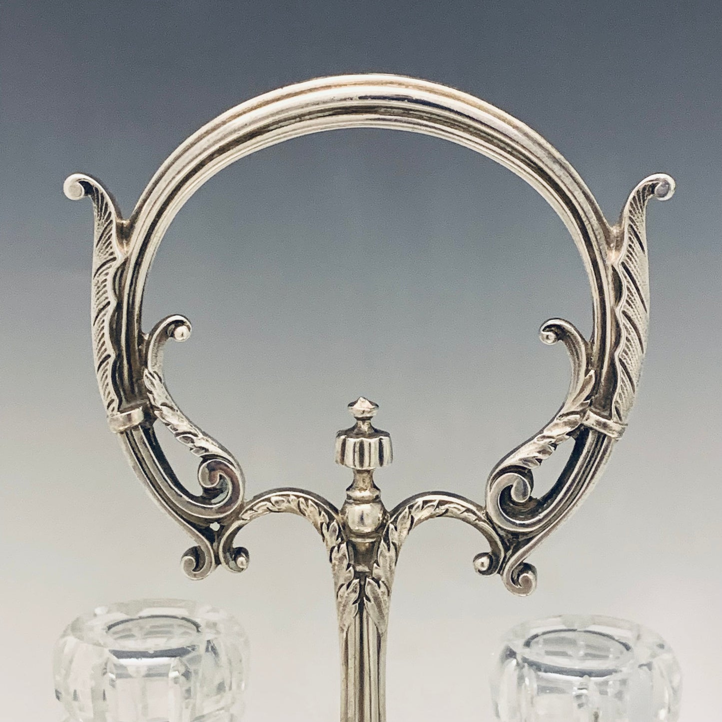 Importante oliera in argento disegnata e realizzata da Frederick Elkington a Londra nel 1854