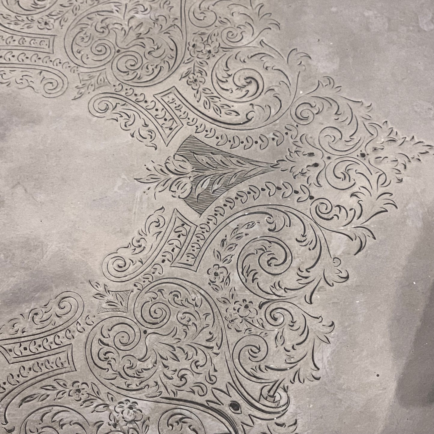 Antikes viktorianisches Sheffield-Tablett mit Klappgriffen.