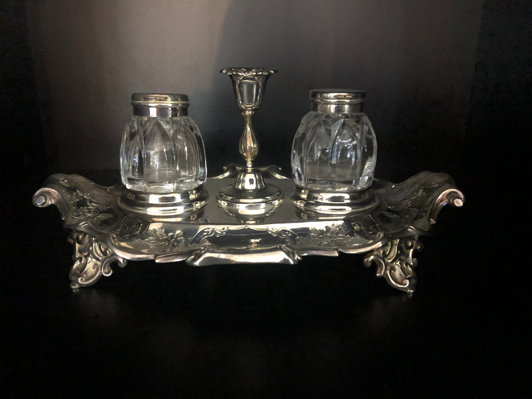 Calamaio inglese vittoriano in Sheffield a doppia boccetta in cristallo e candeliere per ceralacca. C. 1870-80