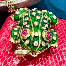 Carica l&#39;immagine nel visualizzatore di Gallery, Pendente-spilla a forma di rana con smalti, rubini e diamanti
