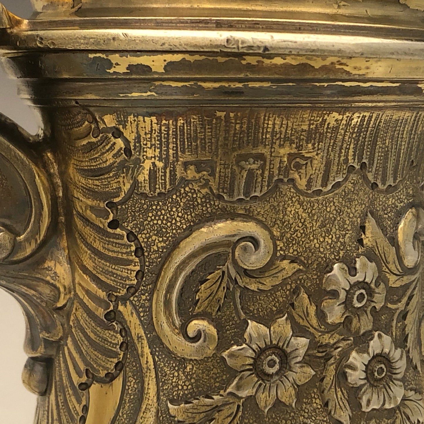 Antica caffettiera in argento dorato. Realizzata a Londra nell’anno 1764