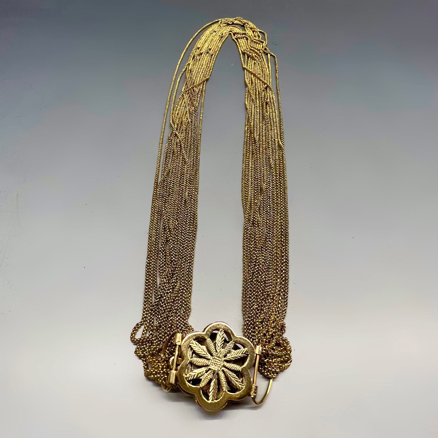 Venetian necklace from the 1700s with a 6.37-meter Manin chain in 22-karat gold.