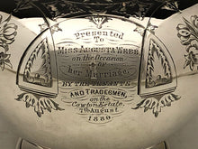 Carica l&#39;immagine nel visualizzatore di Gallery, Bellissima teiera vittoriana, incisa a mano. Realizzata in argento da Henry Holland a Londra nel 1873
