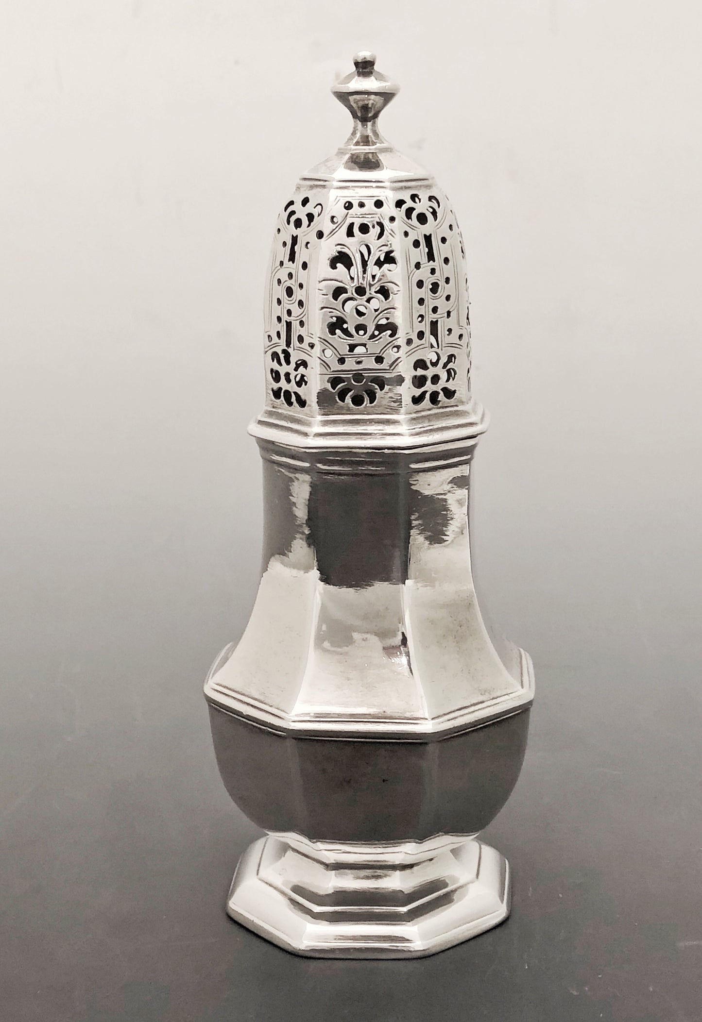 Very rare George I sugar spreader made by Thomas Bamford London 1720