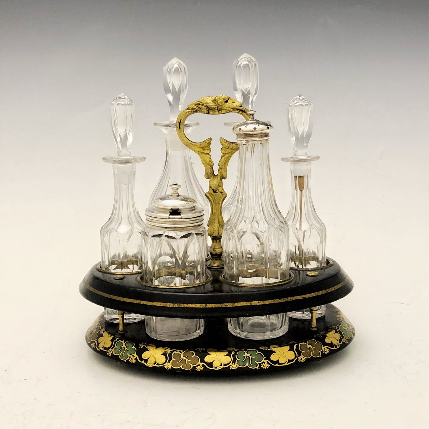 Antike und seltene Ölkanne aus Pappmaché und vergoldeter Bronze. Frankreich, Mitte des 19. Jahrhunderts.