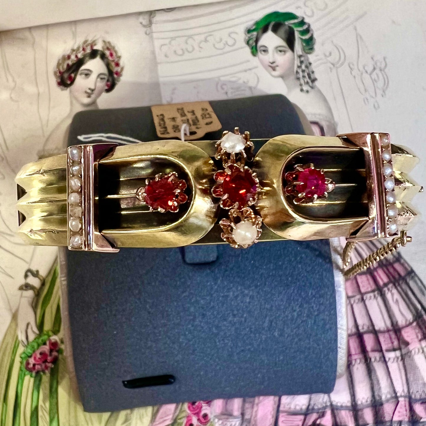 Bourbon bracelet in 14k gold with original red glass paste