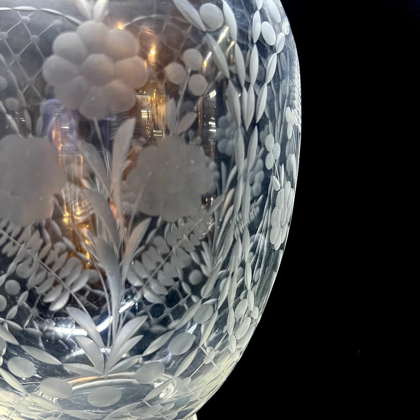 Große Vase aus fein handgeschliffenem Kristall aus dem frühen 20. Jahrhundert