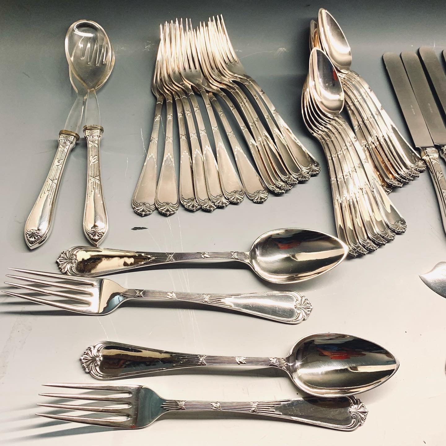 Silberbesteck für 12 Personen. HENIN Anatolio (ehemals HENIN Luigi) Mailand 1890–1934