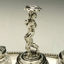 Carica l&#39;immagine nel visualizzatore di Gallery, Calamaio scultoreo con fusioni a cera persa, candeliere e leoni laterali con anelli tra le fauci. Inghilterra c. 1880
