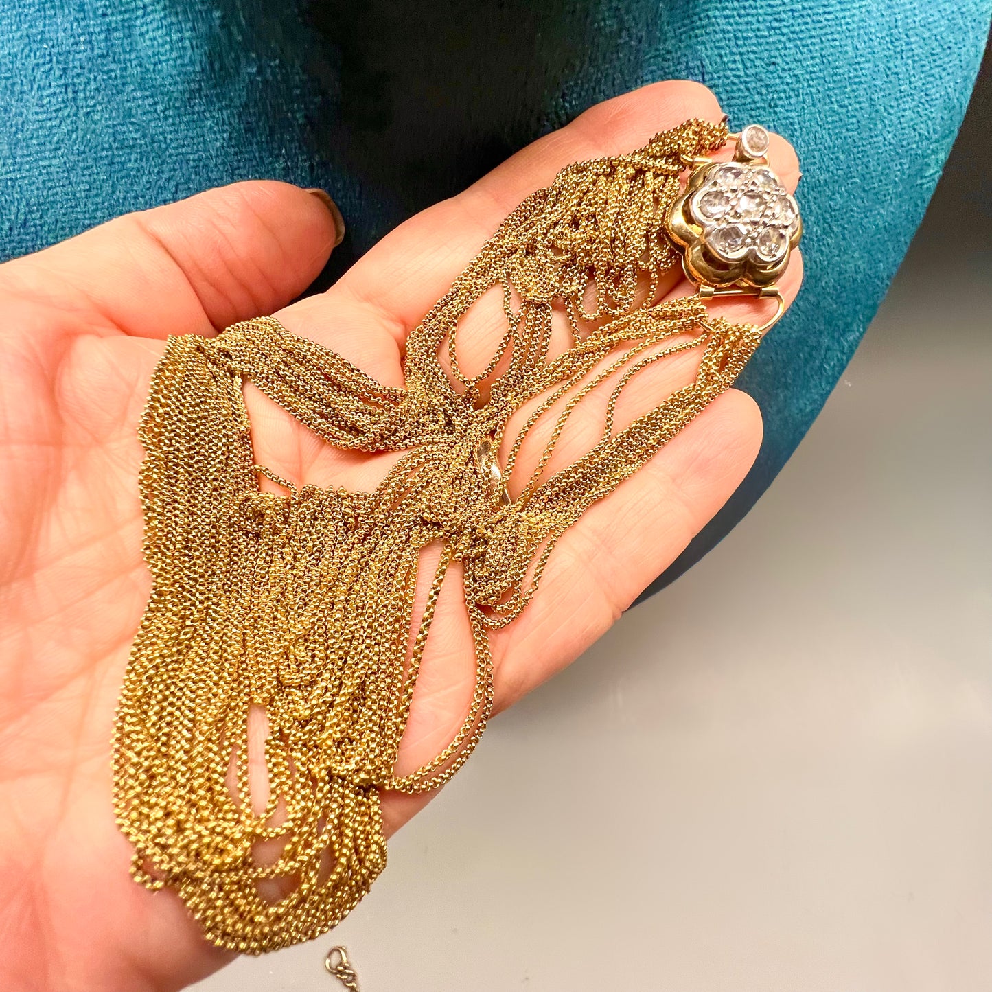 Venetian necklace from the 1700s with a 6.37-meter Manin chain in 22-karat gold.