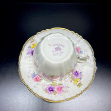 Carica l&#39;immagine nel visualizzatore di Gallery, Tazza da tè con piattino Royal Albert fine ‘800
