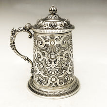 Carica l&#39;immagine nel visualizzatore di Gallery, Bellissimo tankard in argento sbalzato con manico muliebre in fusione. Germania fine ‘800
