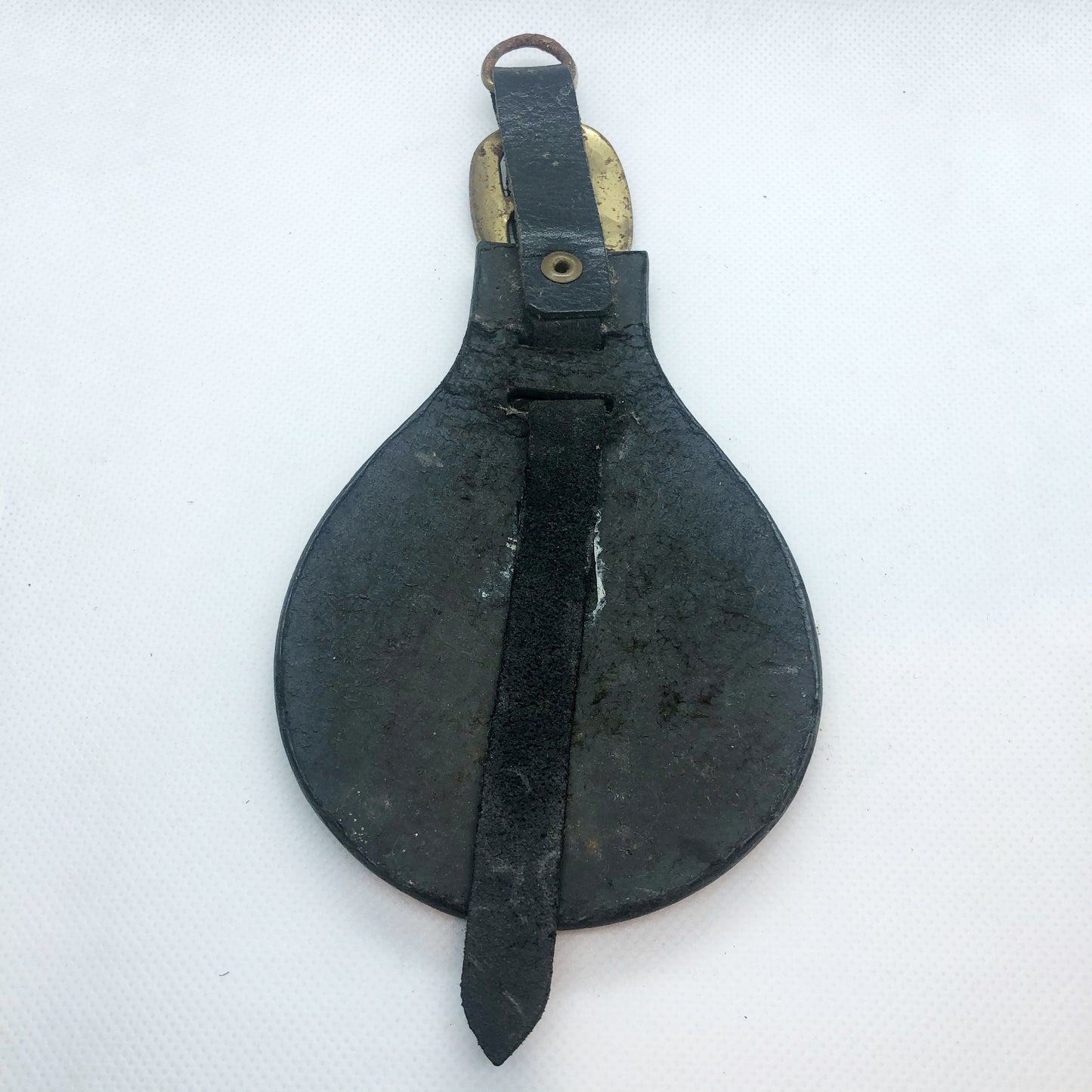 Vintage-Paradegeschirr aus Messing zu Ehren des Arbeitspferdes