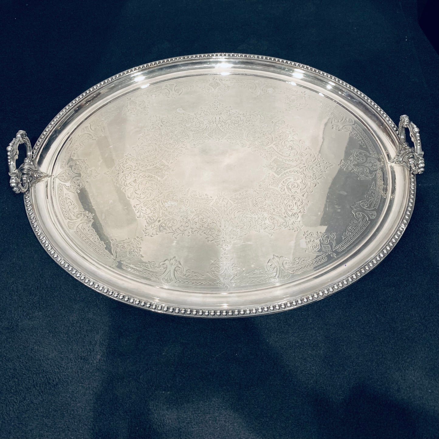 Antikes viktorianisches Sheffield-Tablett mit Klappgriffen.