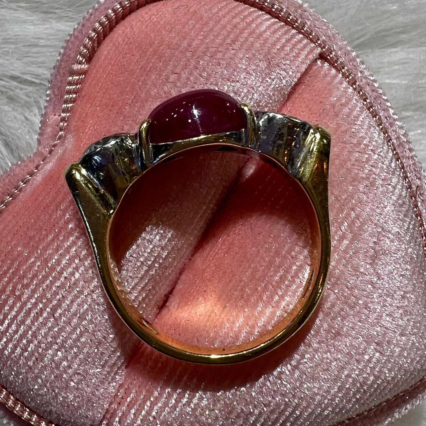 Ring with two diamonds and central cabochon ruby