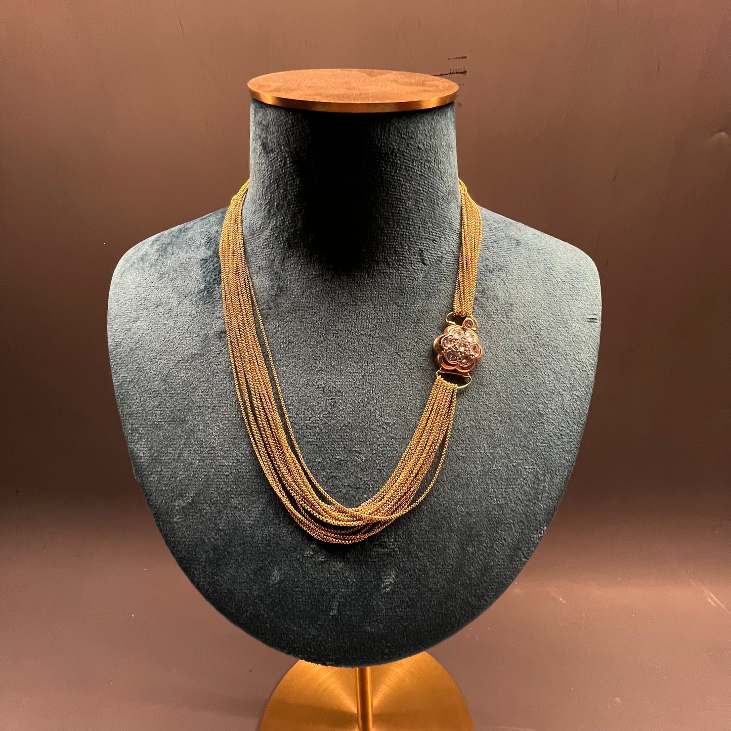 Venetian necklace from the 1700s with a 6.37-meter Manin chain in 22-karat gold.