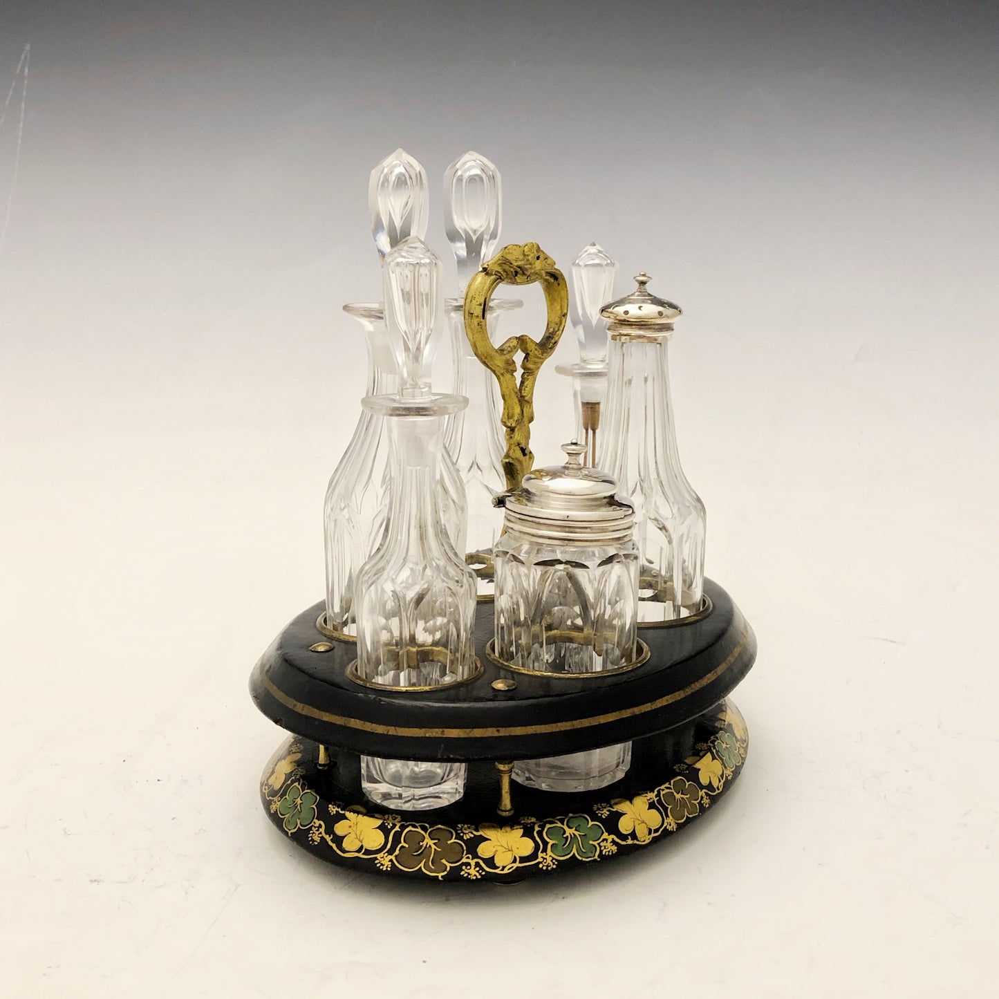 Antike und seltene Ölkanne aus Pappmaché und vergoldeter Bronze. Frankreich, Mitte des 19. Jahrhunderts.