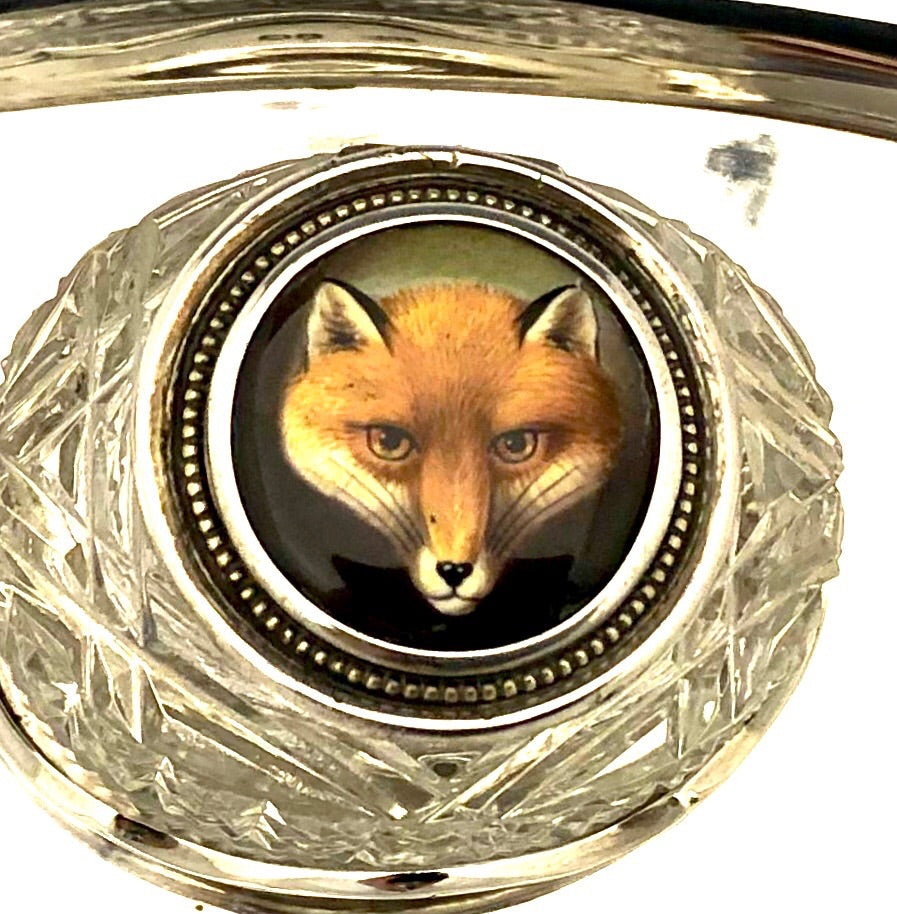 Ein seltenes Modell eines Tintenfasses aus Silber und Emaille, handbemalt mit einem Fuchskopfmotiv. Hergestellt von James Dixon im Jahr 1927.