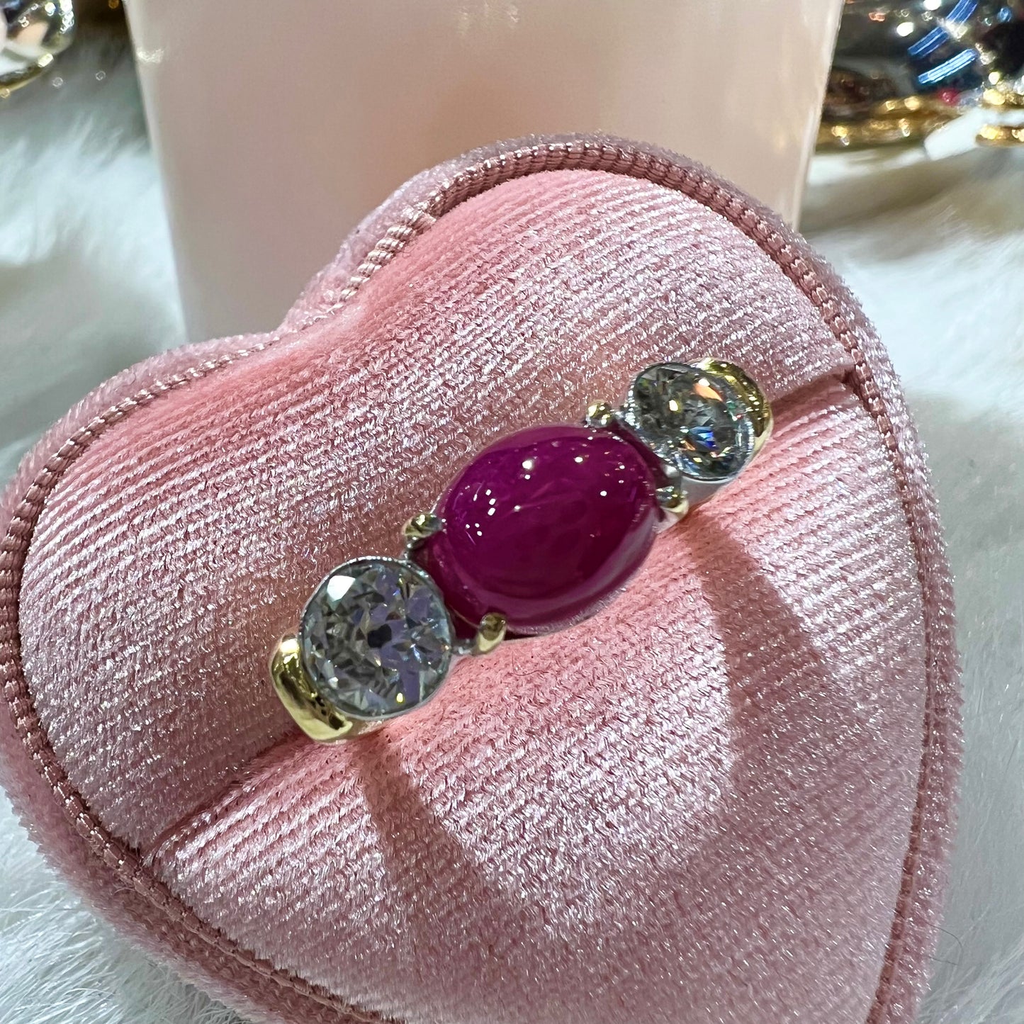 Ring with two diamonds and central cabochon ruby