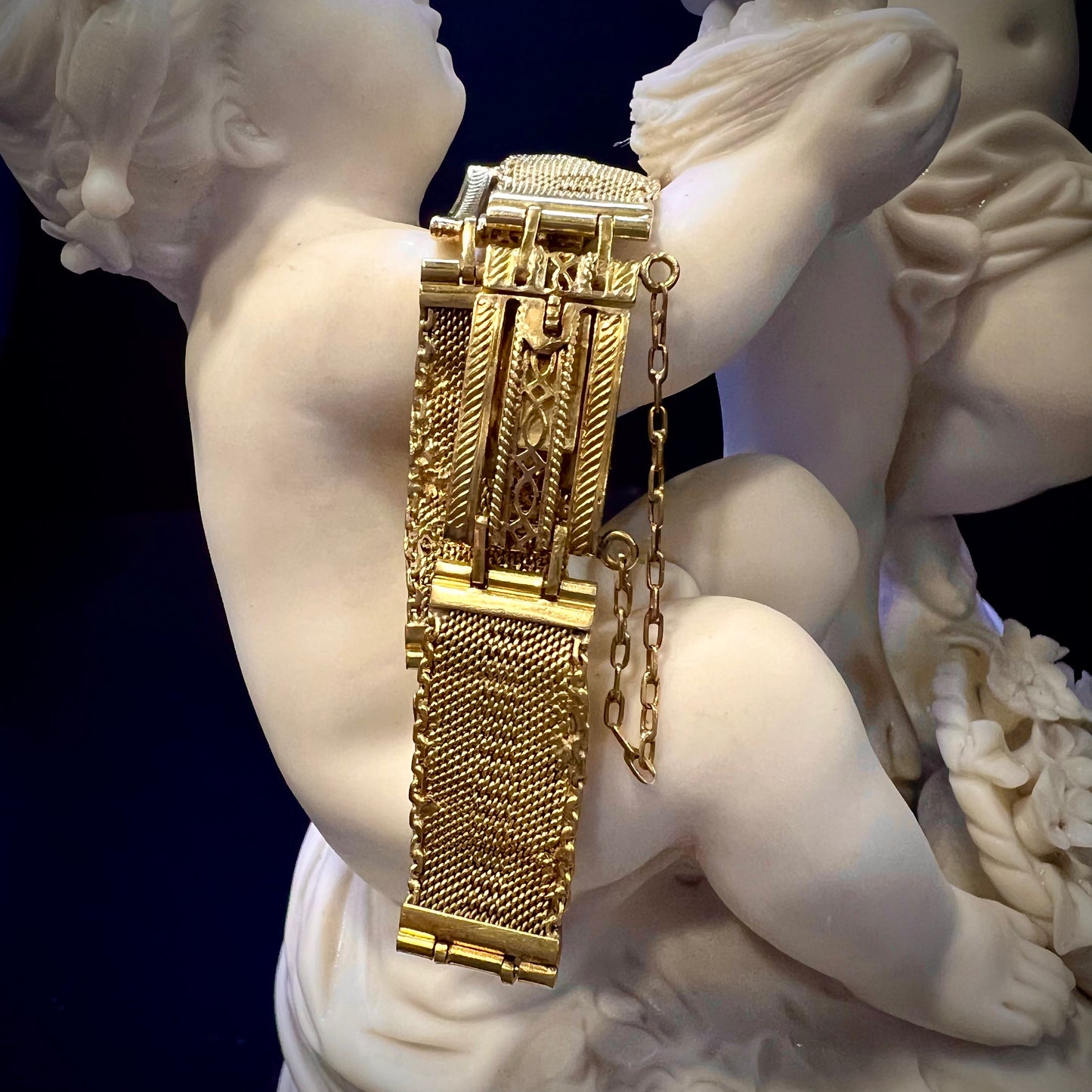 Armband aus dem frühen 20. Jahrhundert mit 18-karätigen Goldplatten