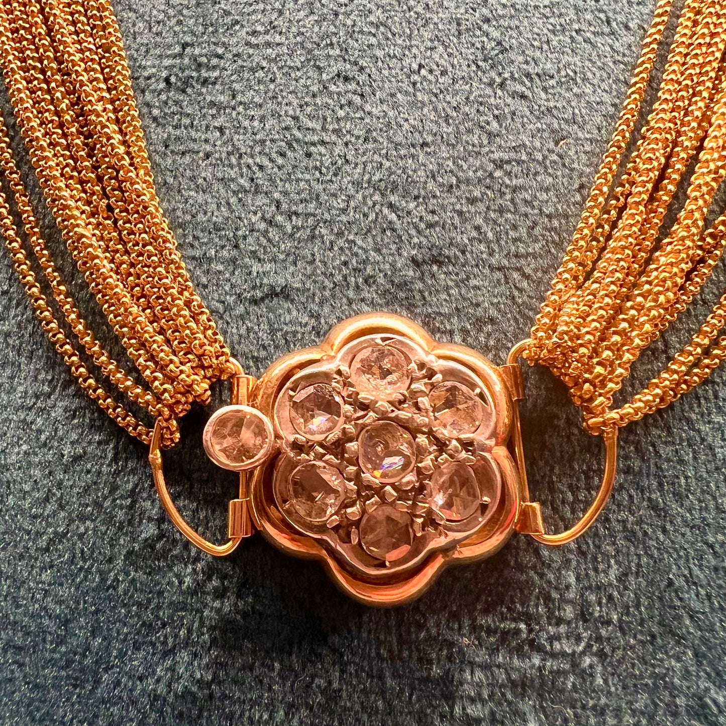 Venetian necklace from the 1700s with a 6.37-meter Manin chain in 22-karat gold.