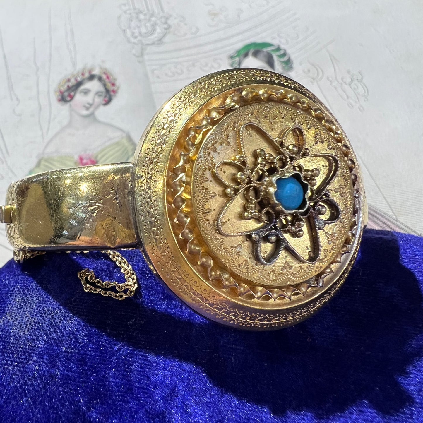 Ancient Bourbon bracelet in bright yellow gold with central turquoise