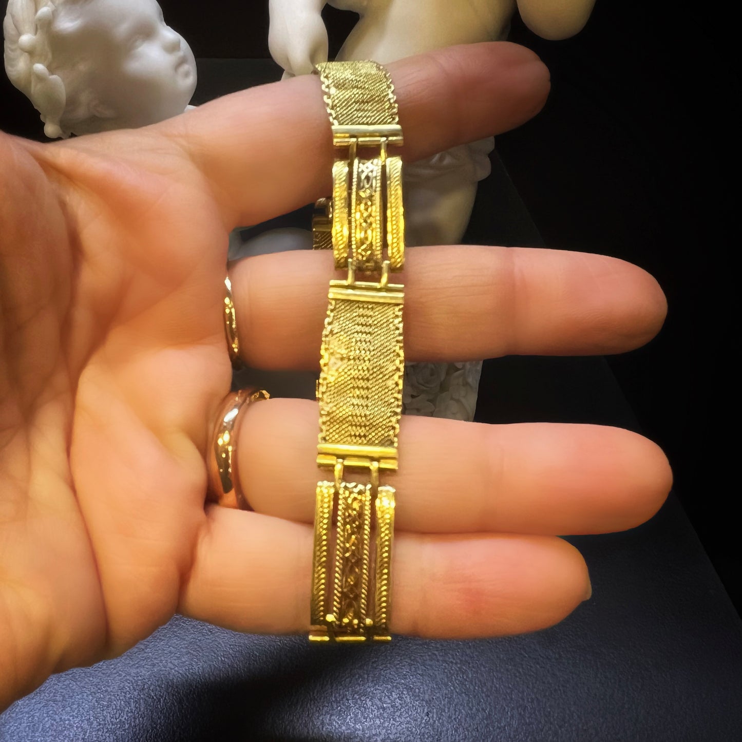 Armband aus dem frühen 20. Jahrhundert mit 18-karätigen Goldplatten