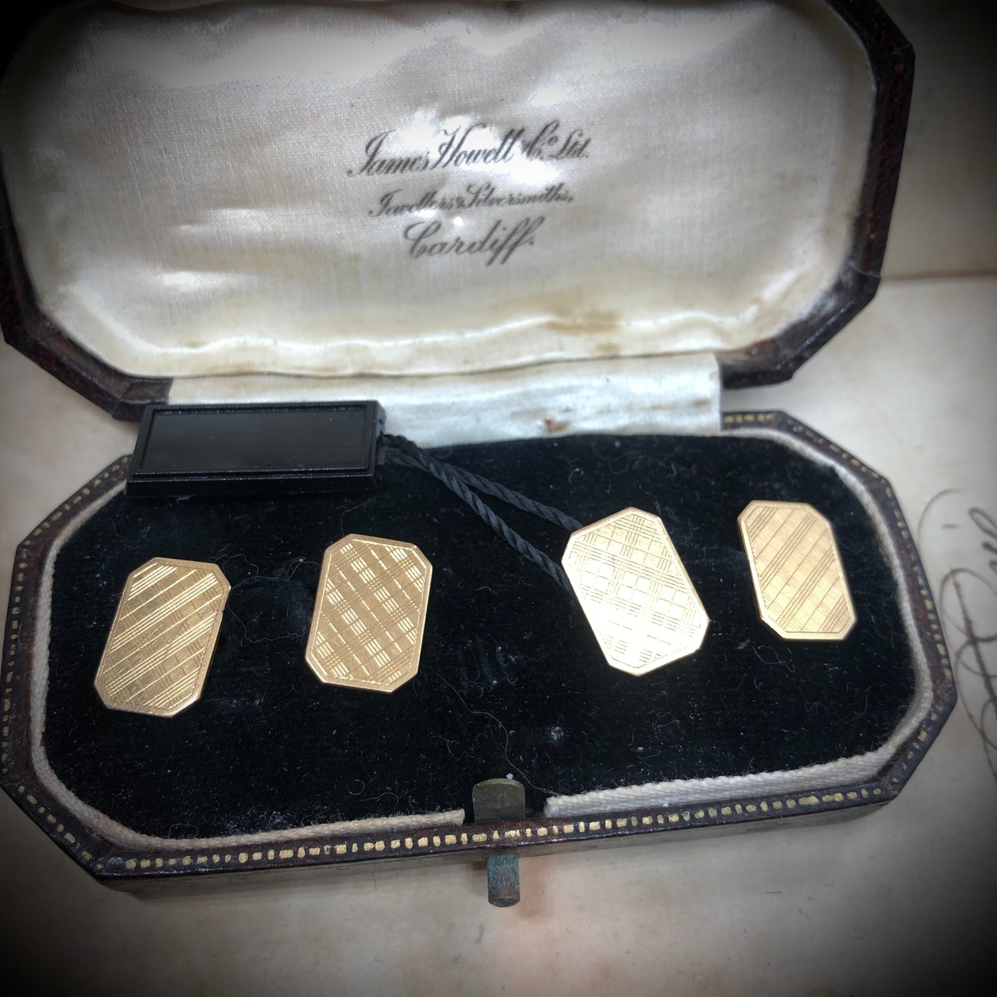 18k yellow gold cufflinks made from 1 AR