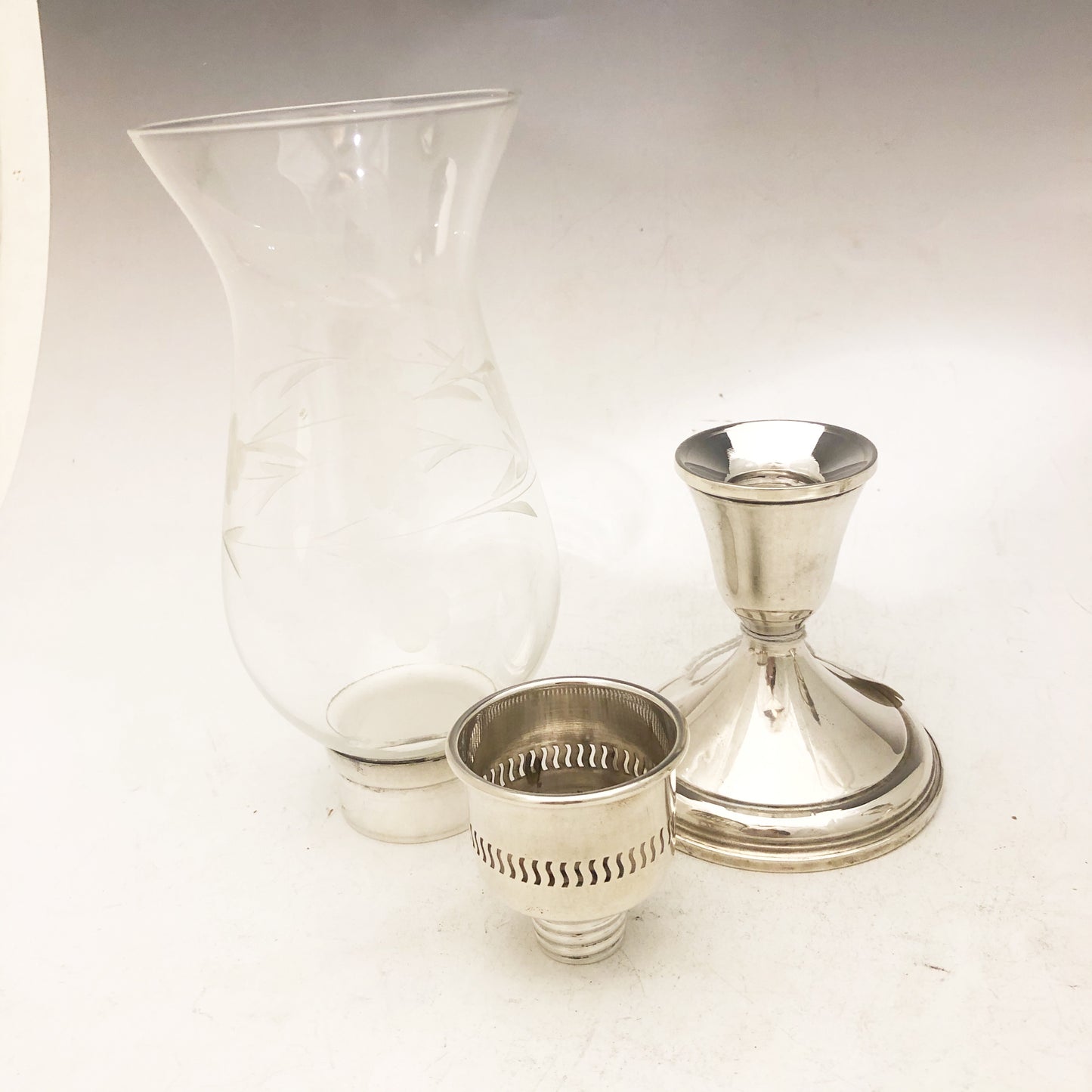 Paar Hurricane-Kerzenleuchter aus Sterlingsilber und geschliffenem Kristall