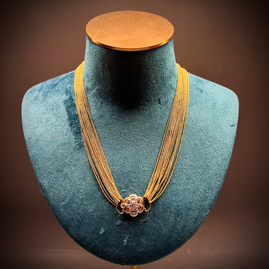 Venetian necklace from the 1700s with a 6.37-meter Manin chain in 22-karat gold.