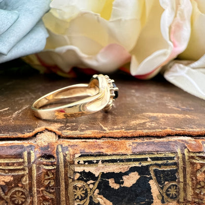 Anello con zaffiro e diamanti in oro giallo 14 ct